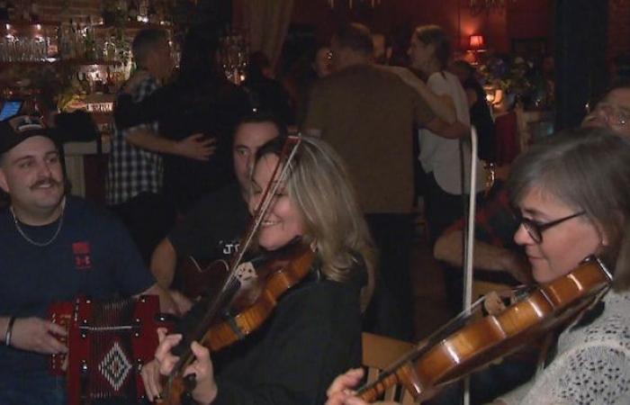 Gather around traditional Quebec music