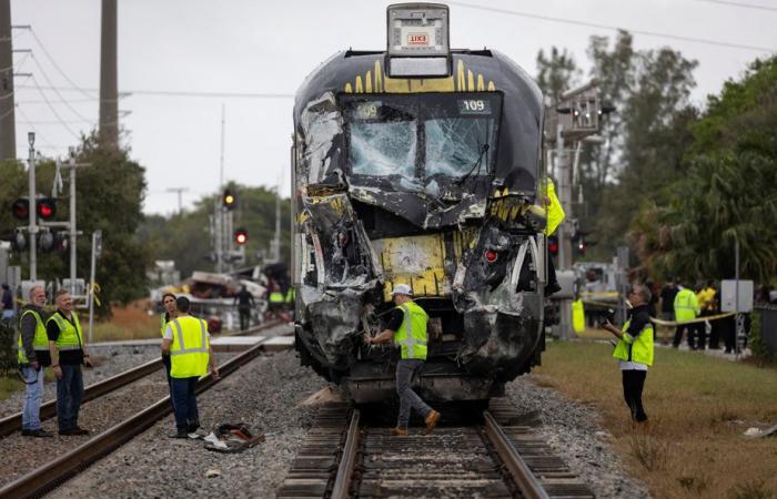 Florida | Train collides with fire truck