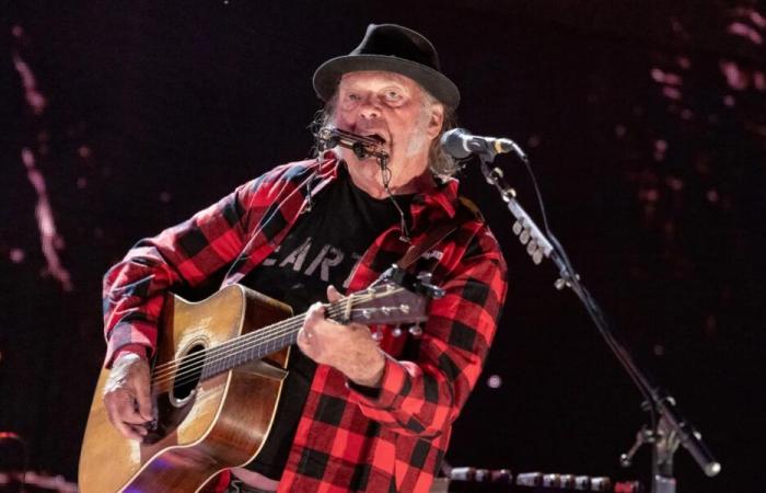 Neil Young shares rare rendition of 'Silver and Gold'