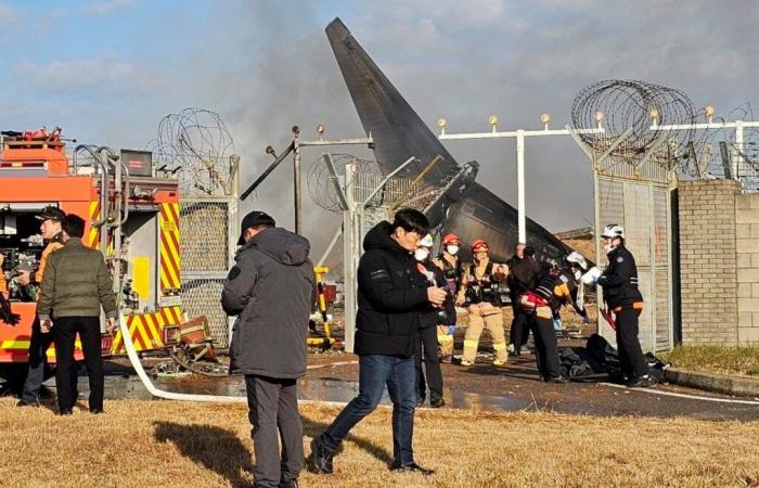 In South Korea, a plane carrying 181 people catches fire on landing, killing at least 85