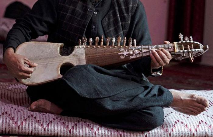 the rubab, a musical instrument that has become clandestine, classified by UNESCO