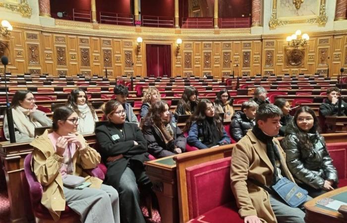 High school students from Fumel discovering Paris