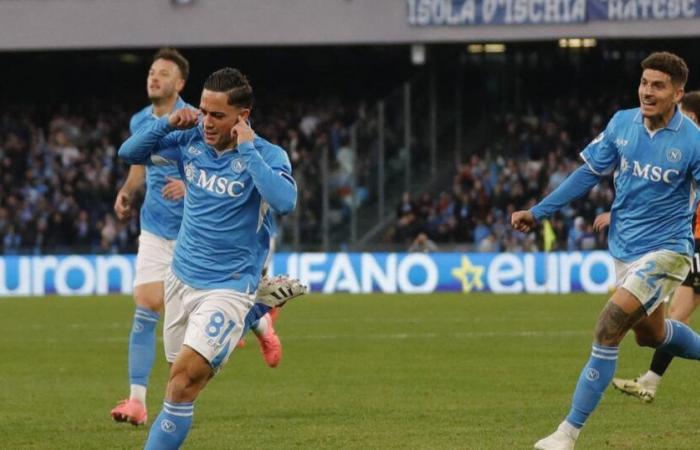 Napoli beat Venice and join Atalanta Bergamo in the lead