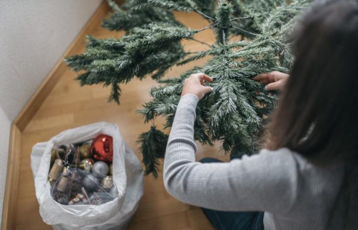 When should you remove your tree from the living room? This is what tradition says