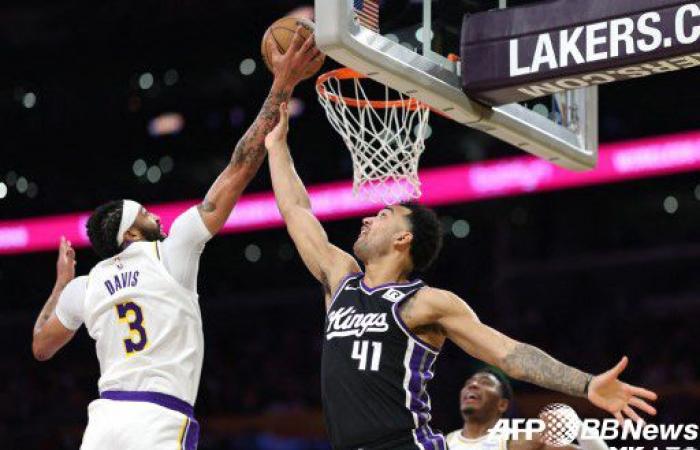 The Los Angeles Lakers also beat the star’s departure.The Lakers beat the Sacramento Kings 132-122 a..