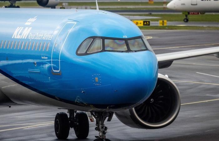 KLM picks up passengers from plane that made an emergency landing in Norway