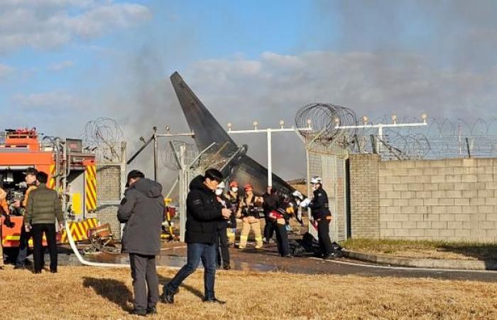 In South Korea, a plane carrying 181 people catches fire on landing, killing at least 85