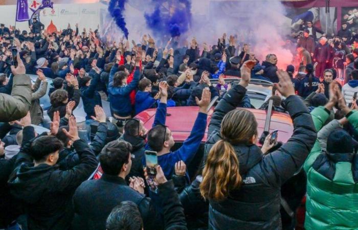 Scarves, chants, smoke bombs. All the heart of Fiesole: “Always next to you”