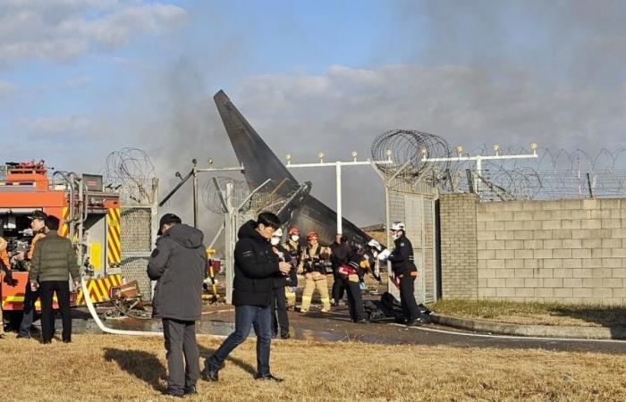 at least 120 dead in plane crash with 181 people on board