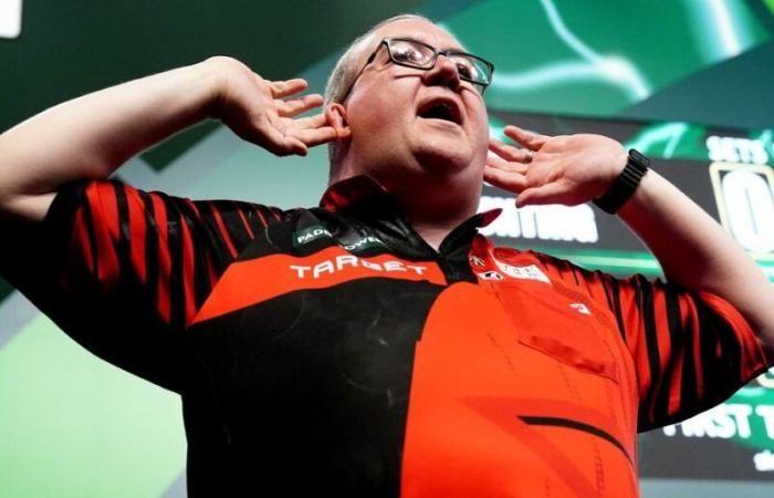 Stephen Bunting issues warning to Luke Littler after 35-minute World Championship rout