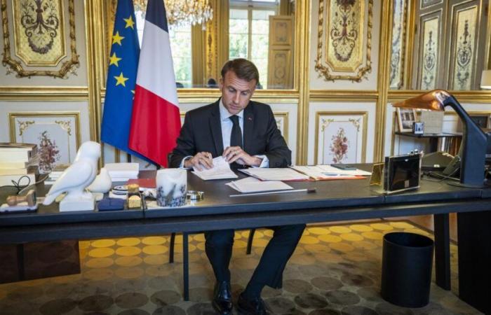 With his wishes, Macron hopes to turn the page on an annus horribilis