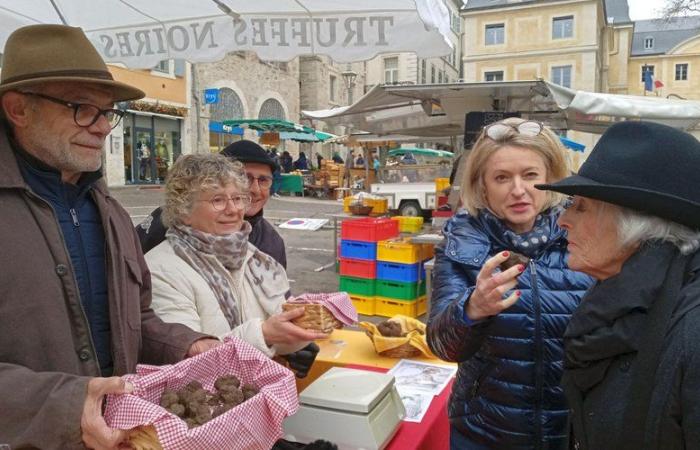 The last market of the year and its rare pearls, truffles and oysters as queens of New Year's Eve, this evening