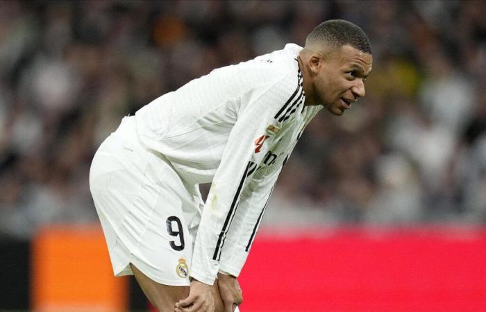 Real: Mbappé ends the year with a vicious tackle from Vinicius