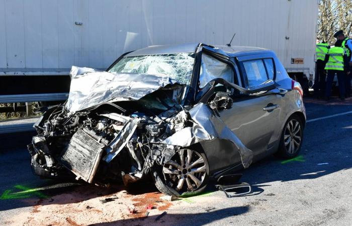 A 25-year-old woman dies in a head-on collision with a truck in Haute-Loire