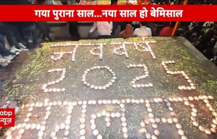 Grand Ganga Aarti Lights Up Varanasi Ghats to Welcome the New Year