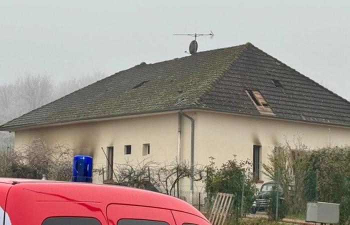 Miscellaneous facts. A violent fire in a house in Sainte-Croix-en-Bresse