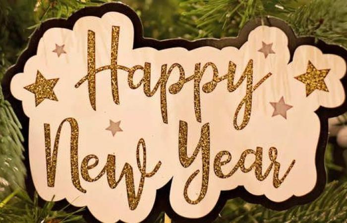 New Year Wishes & Quotes: 75+ Happy New Year Messages, Greetings, Wishes and Quotes for 2025 |