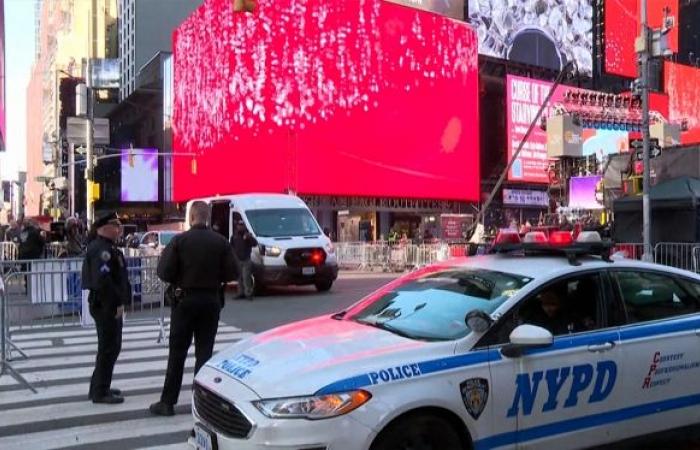 Snipers placed on roofs: New York police deployed in Times Square for the transition to the year 2025