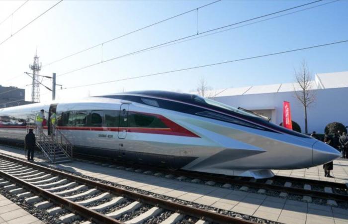 China presents the “CR450”, a train capable of reaching 450 km/h