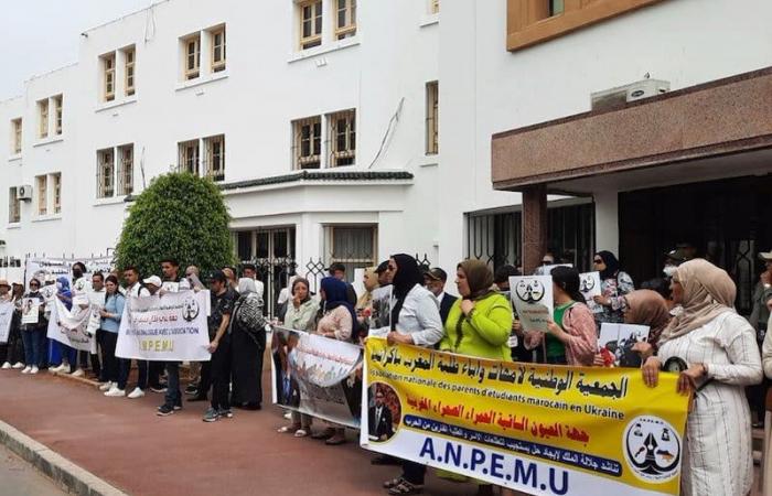 Mothers and fathers of Moroccan students in Ukraine demand acceleration of equivalency procedures