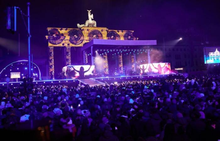 New Year’s Eve party at the Brandenburg Gate – Berlin welcomes the New Year with fireworks