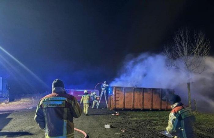 Several fires on the street during the night from old to new in Limburg (Lanaken)