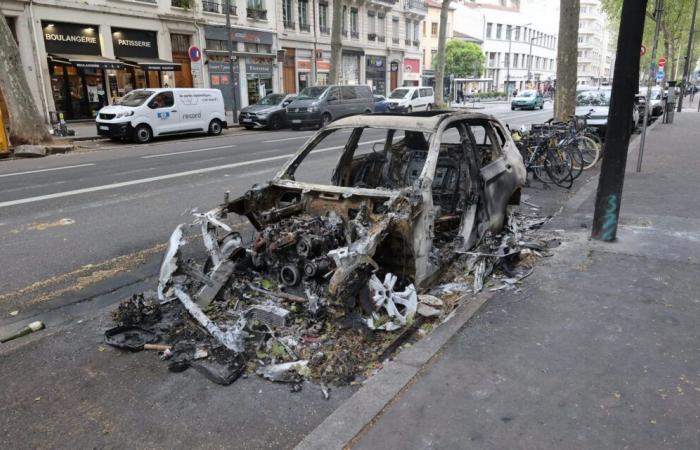 nearly a hundred cars burned in Lyon and the Rhône