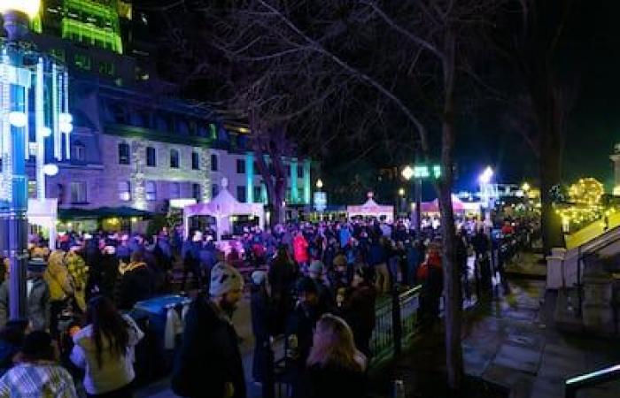 [EN IMAGES] New Year in Quebec: thousands of locals and tourists celebrate to the tunes of the smiling Bottine