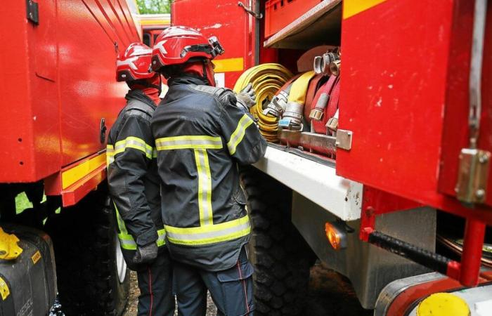 A fire spreads in the attic of a house in Plouigneau: the roof destroyed, fifteen young people evacuated