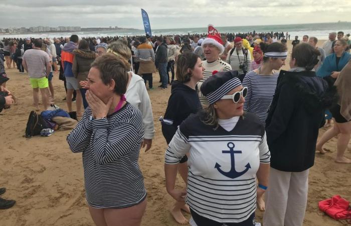 UNUSUAL. “The water is a little cold, but it invigorates”, in Les Sables d’Olonne, January 1, a colorful first swim of the year