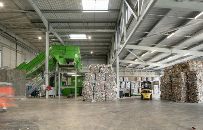 In Gironde, 11 tonnes of plastic packaging are processed per hour at the Trigironde center