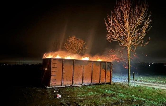 Several fires on the street during the night from old to new in Limburg (Lanaken)