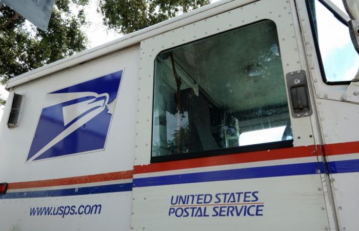 Is There Mail on New Year’s Day? UPS, USPS, FedEx Hours Today