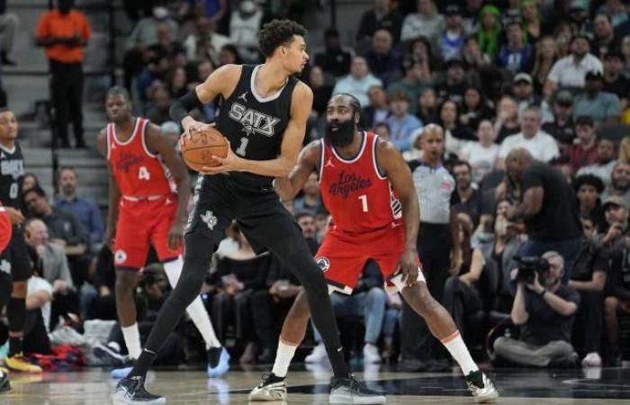 Wembanyama and the Spurs end the year in style against the Clippers