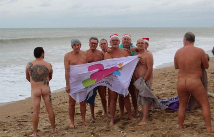 In Merville-Franceville, around twenty Frosty people braved the cold for the New Year's naturist bath