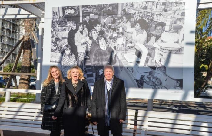 60 years later, they recognize each other by chance in a photo displayed large in Nice