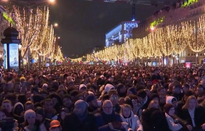 France celebrates the transition to 2025