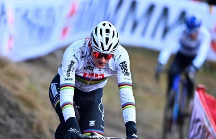 Mathieu van der Poel fits GP Sven Nys due to rib soreness after pole collision