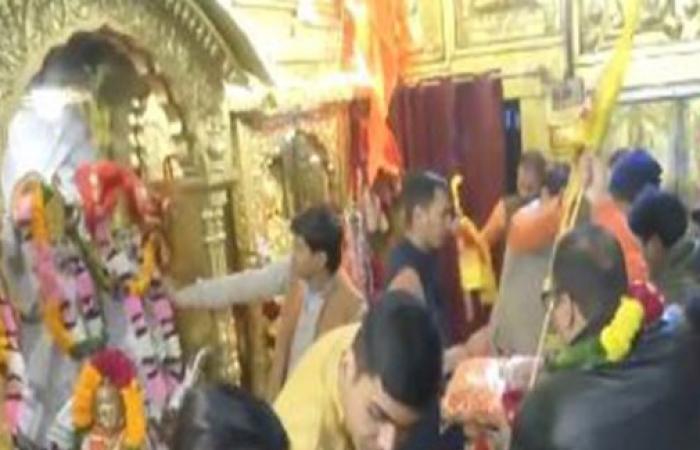 Devotees throng temples, churches to offer prayers on New Year