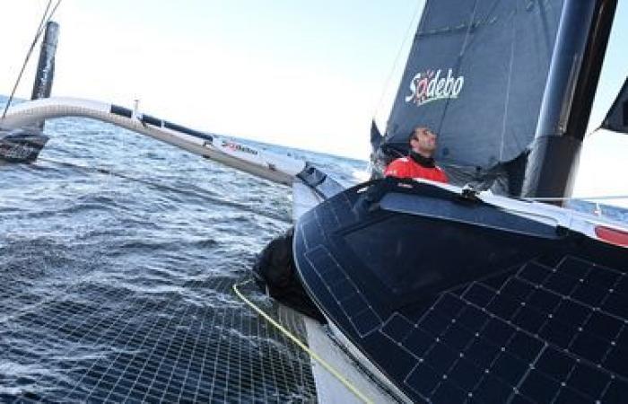 Thomas Coville passes the Cape of Good Hope more than a day ahead of the record