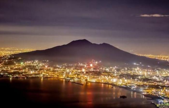 New Year's Eve 2025: the incredible fireworks show in the Napoli Explosion video