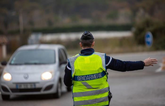 the gendarmes of the country of Aix kept vigil for New Year's Eve