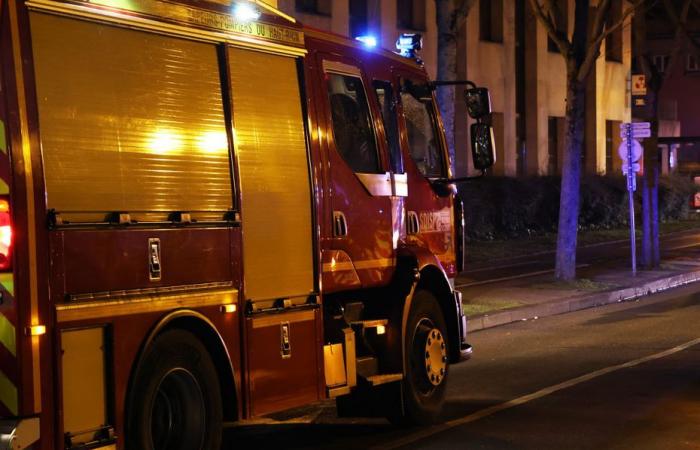 A smoke bomb from outside sparks a fire in an apartment in downtown Bastia