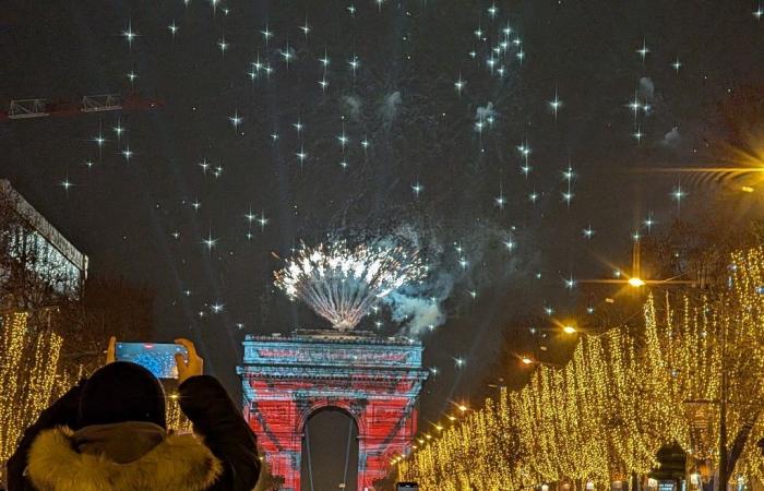 Paris welcomes 2025 on the Champs-Élysées