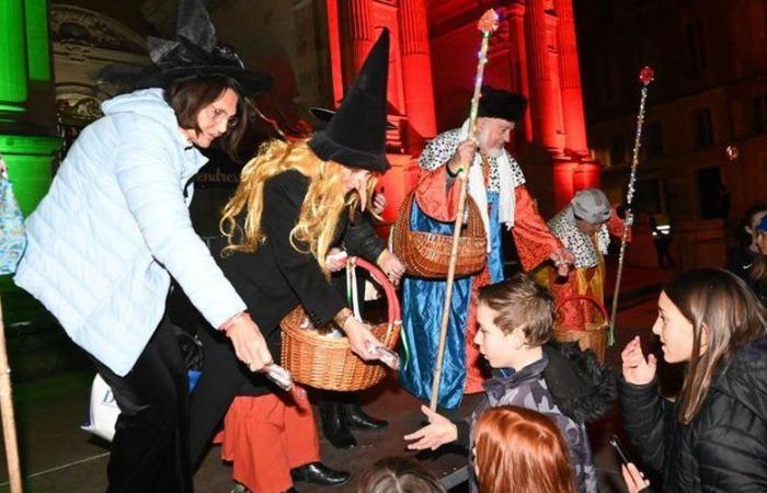 La Befana reaches the square of Auch Cathedral to enchant the start of 2025