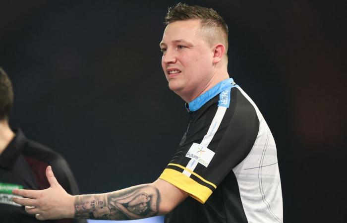 Van Gerwen outclasses Dobey and meets Littler in the final of the World Darts Championship