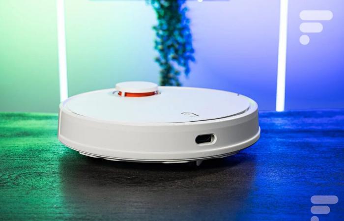 Ideal for tight budgets, the Xiaomi Vacuum S12 robot vacuum cleaner takes care of your floors for less than €120