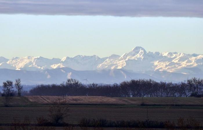 Two hikers fall to their death in the same place, a few hours apart, on a peak in the Pyrenees