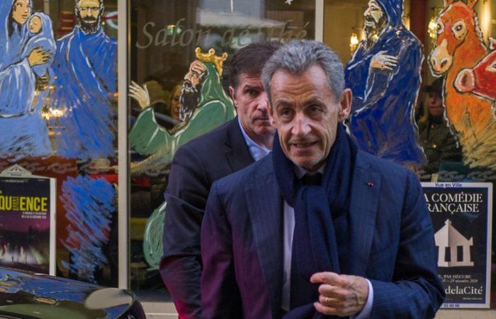 Waiting for his electronic bracelet, Nicolas Sarkozy leaves for the Seychelles for a family vacation