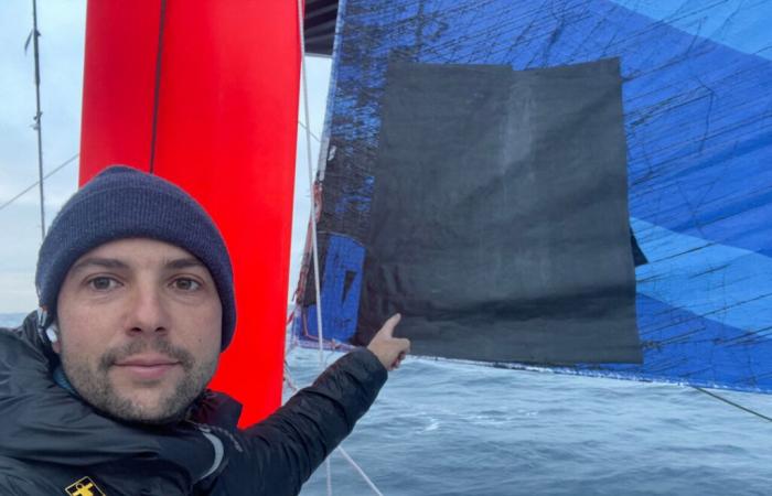 skipper Guirec Soudée under the threat of icebergs